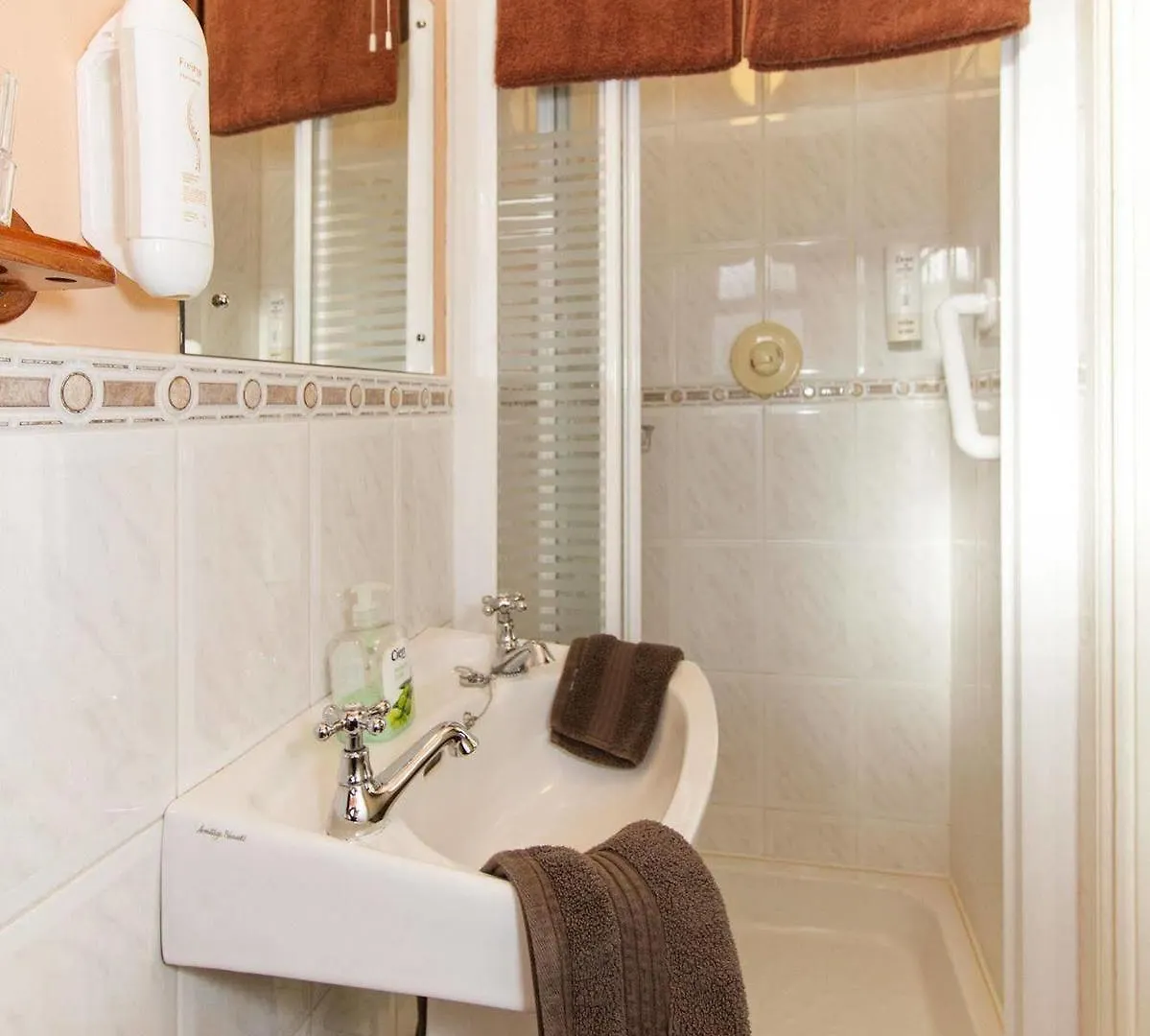 Augusta Lodge Guesthouse Westport 4*,